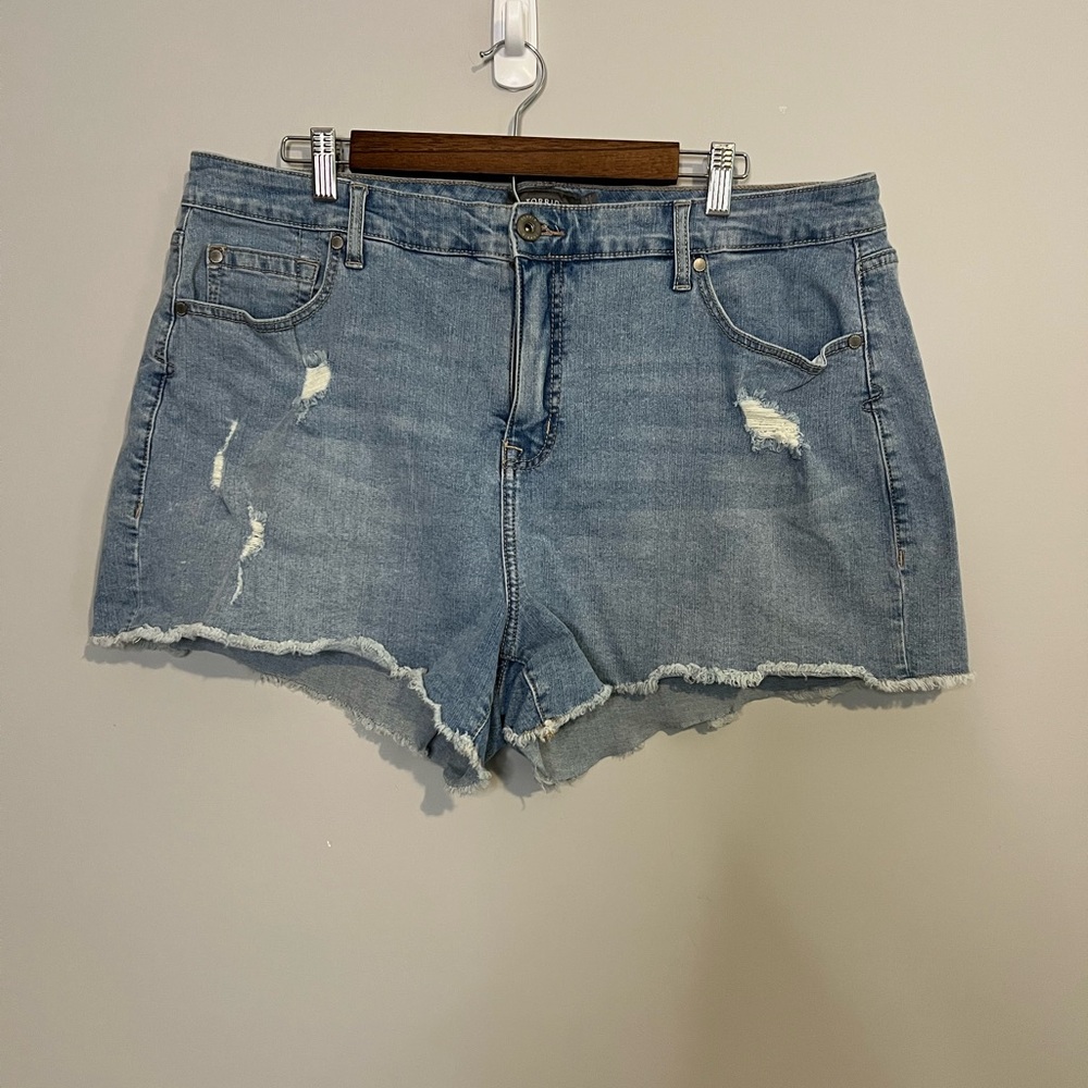 Torrid Denim Women's Shorts Size 16 - Picture 1 of 6